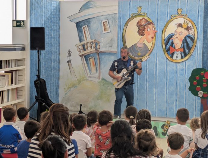 Pakolas na Biblioteca Central de Cambre