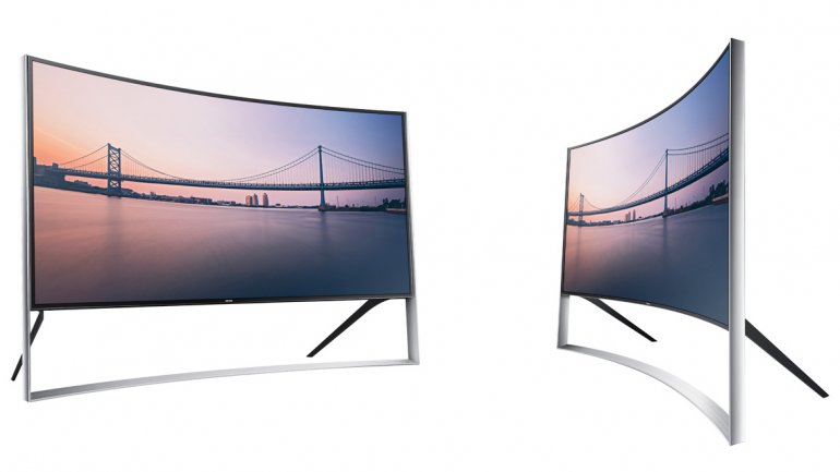 Moderno televisor curvo de 105 polgadas