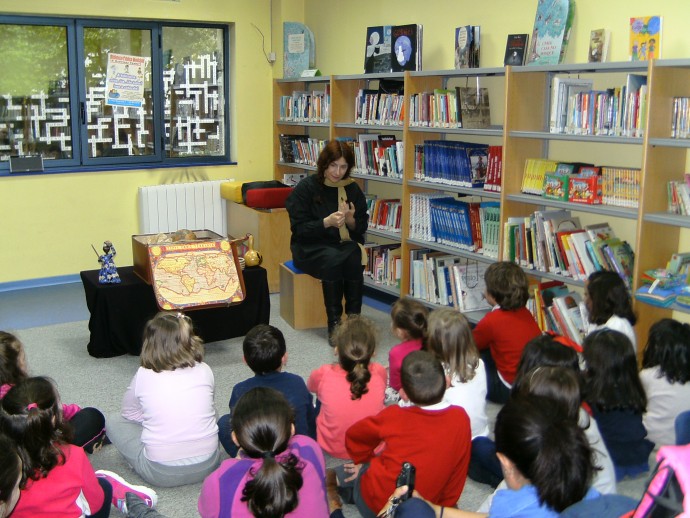 A Biblioteca de Caldas de Reis recibe a Raquel Queizás